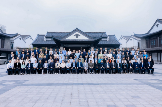 图为参会代表合影