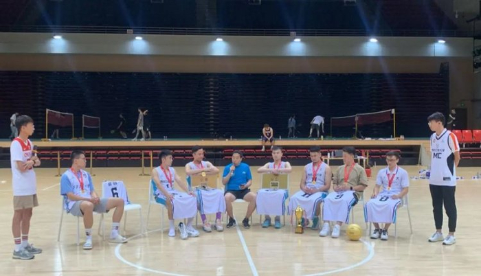 图6  2022年张衡老师为退役队员致辞