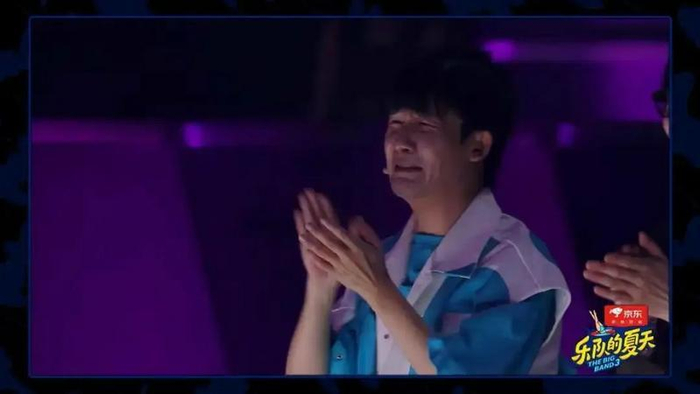 看麻园诗人《彩虹的微笑》舞台的大张伟