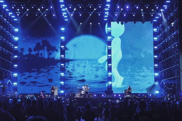 演出中的麻园诗人