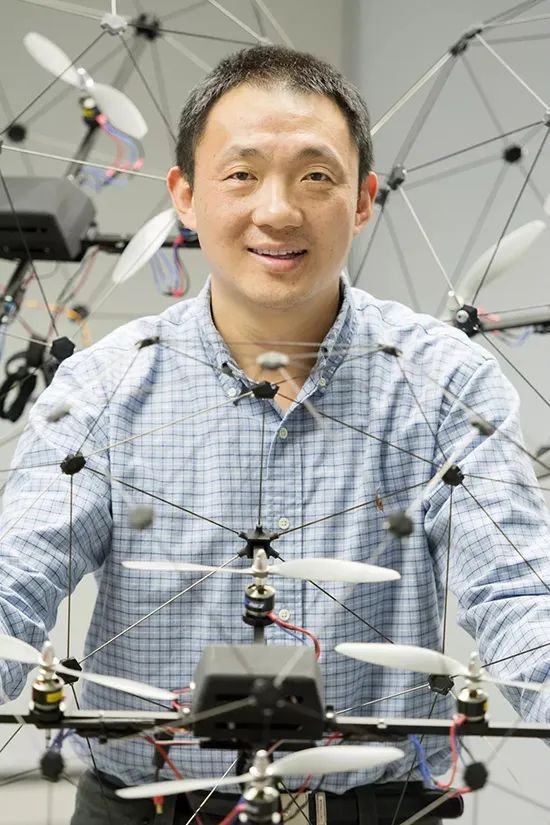 图8  施阳院士（加拿大工程研究院、加拿大工程院），西工大普通生男篮1991年队员