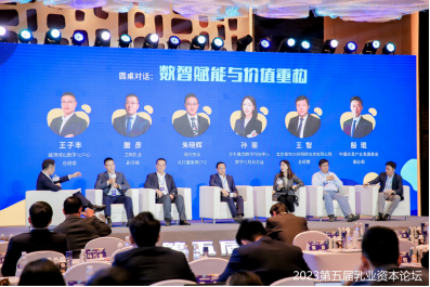 　　据记者了解，伊利、蒙牛、光明乳业等乳企的数智化进程正在推进。