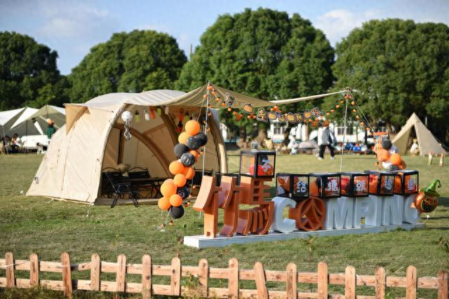 万圣节讨糖，是露营地十分受孩子欢迎的项目。 受访者供图