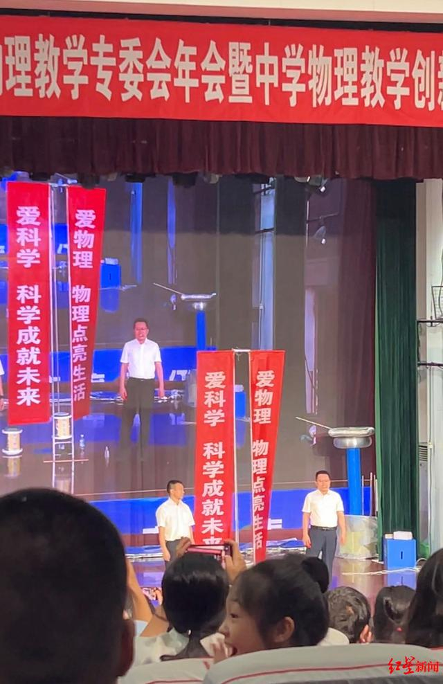 ▲刘松老师和袁由均老师