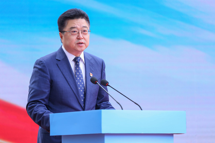 （江北区委书记滕宏伟出席活动并致辞）
