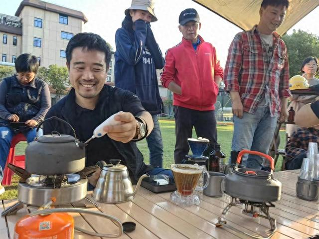 牛路野营露营地为教师提供户外知识培训。 受访者供图