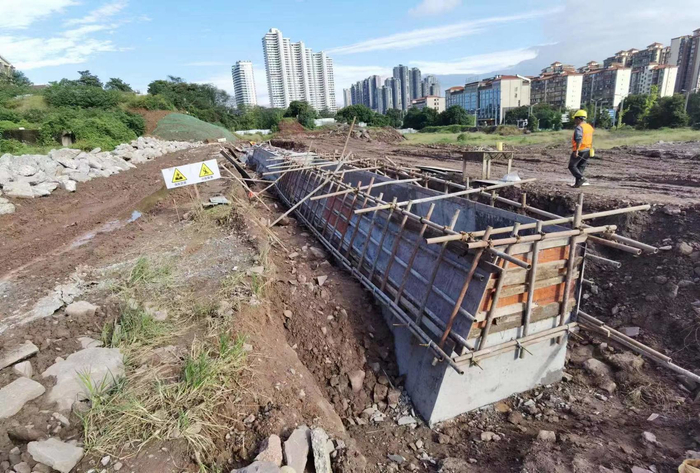 泸州溢油应急设备库项目正在进行挡墙和桩基施工
