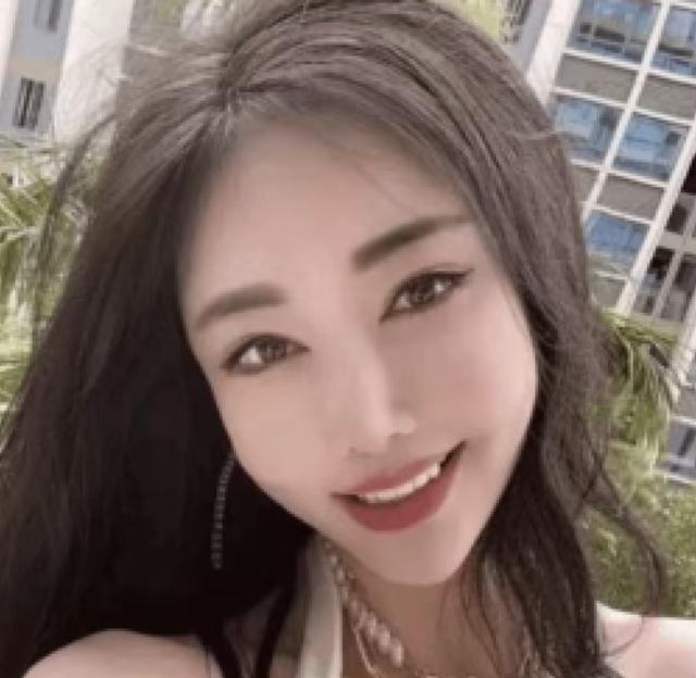 戴女士的自拍头像成为火爆欧美的虚拟偶像之一Jiafei。受访者供图 