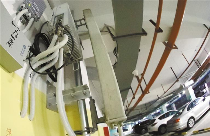 10月19日，在西安航天基地聚福苑小区地下一层车库内，移动通信公司安装的通信设备让小区居民在地下车库也能便捷联系外界。