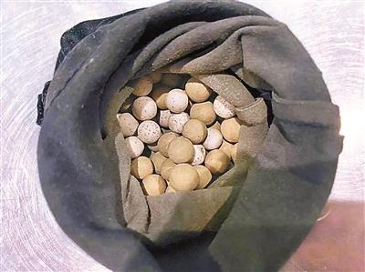 旅客携带的“保健石”