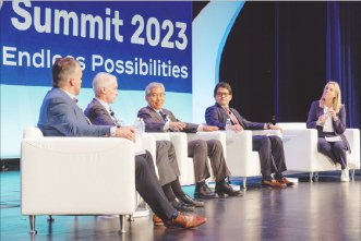 云战友博士参与论坛圆桌讨论