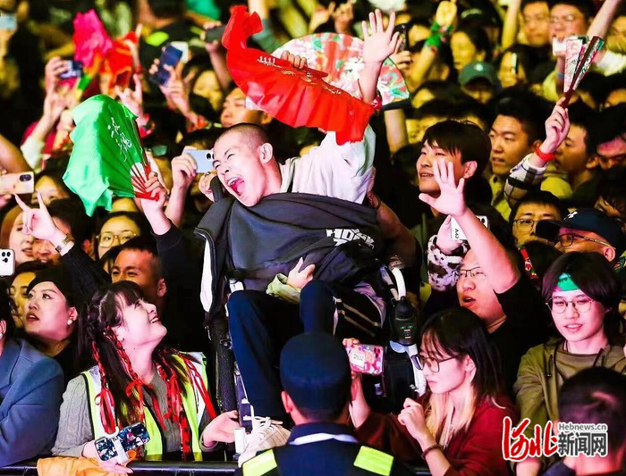 10月15日，董宇在石家庄MTA滹沱音乐节。（图片由MTA滹沱音乐节提供）