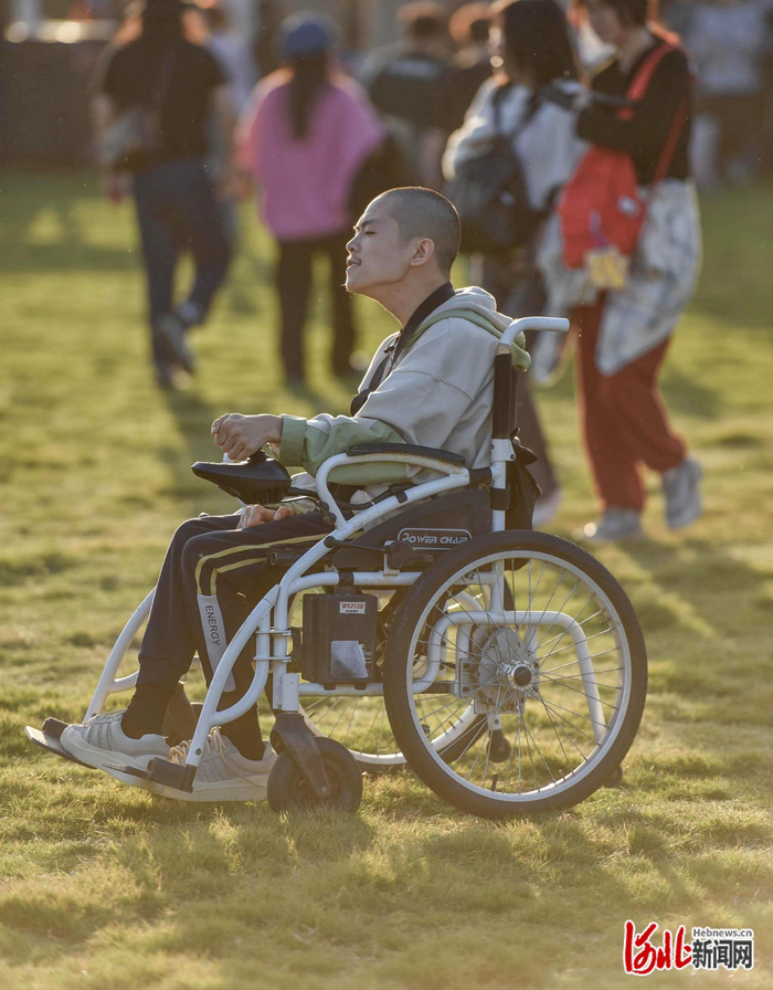 10月15日，董宇在石家庄MTA滹沱音乐节。（图片由MTA滹沱音乐节提供）