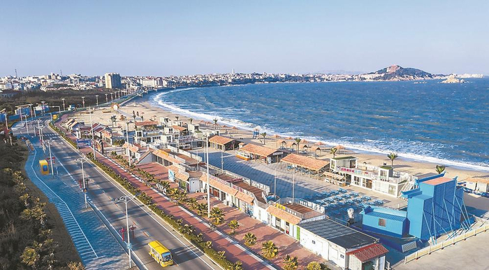 莲池澳沙滩台湾美食一条街   高亚成 摄