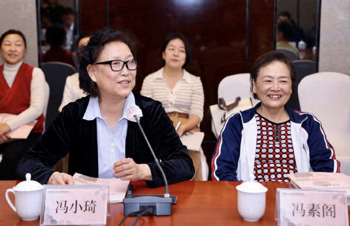 北京故宫博物院古器物部研究员冯小琦与广东省博物馆副研究员冯素阁在研讨会上。主办方供图