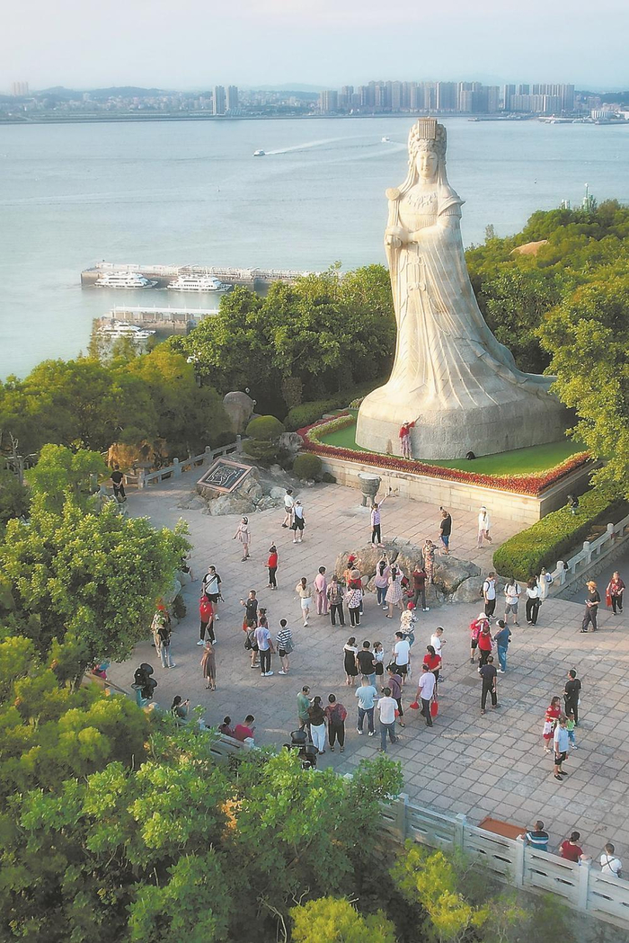 湄洲妈祖像  陈晓威 摄