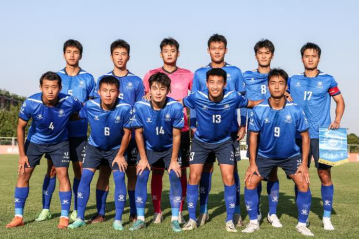 河海大学男足赛前合影（吴晓毅 摄）