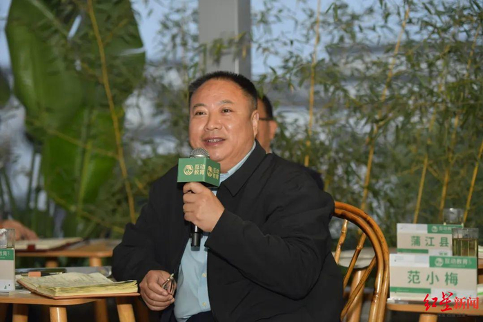 ▲成都七中党委书记 易国栋