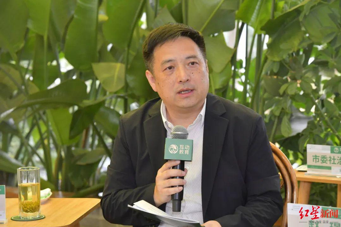 ▲四川大学公共管理学院教授 罗哲