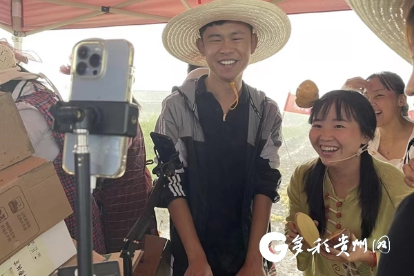 结束1个月的学习,"身在杭州心在黔"的晓凡凡决定回到贵州,将田间地头