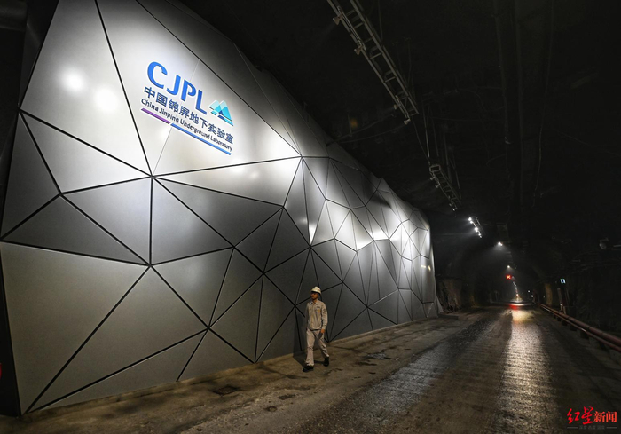 ▲位于隧道中的中国锦屏地下实验室Ⅰ期入口