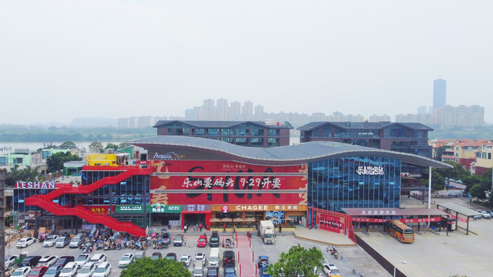 由“老旧车站”改造而来的乐山“耍码头” 。严理 摄