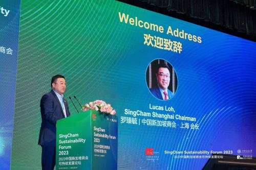 中国新加坡商会上海分会会长罗臻毓先生亲切欢迎到场来宾