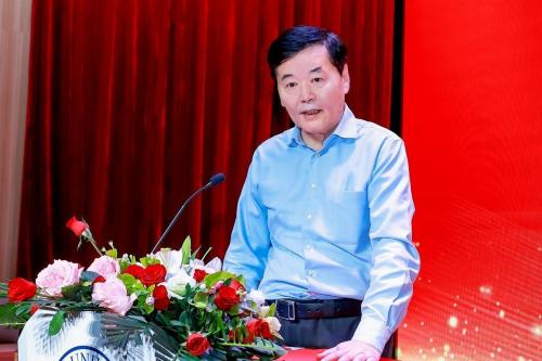 中国照明学会理事长刘正雷先生发表致辞
