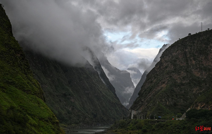 ▲位于大山之中的中国锦屏地下实验室