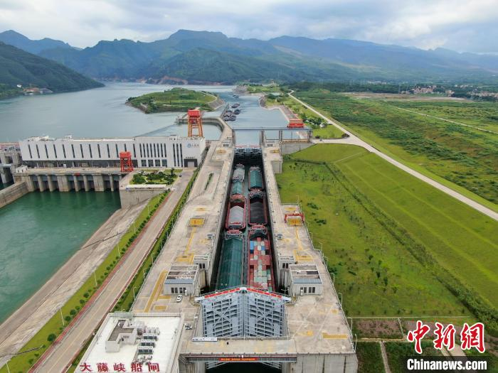 图为航拍大藤峡工程船闸.广西大藤峡水利枢纽开发有限责任公司供图