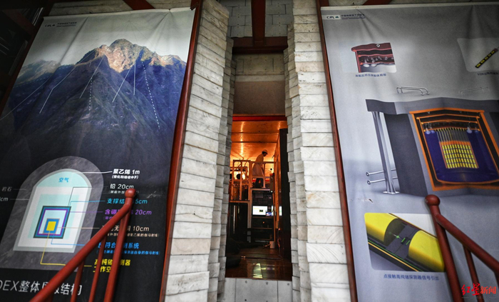 ▲暗物质探测设备放置在聚乙烯房间内