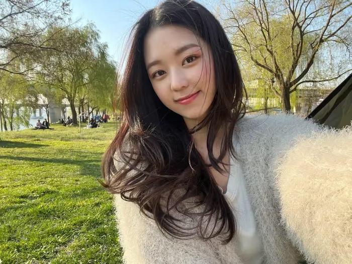 ▲在梨泰院踩踏事故中，李正民的女儿李周英不幸身亡