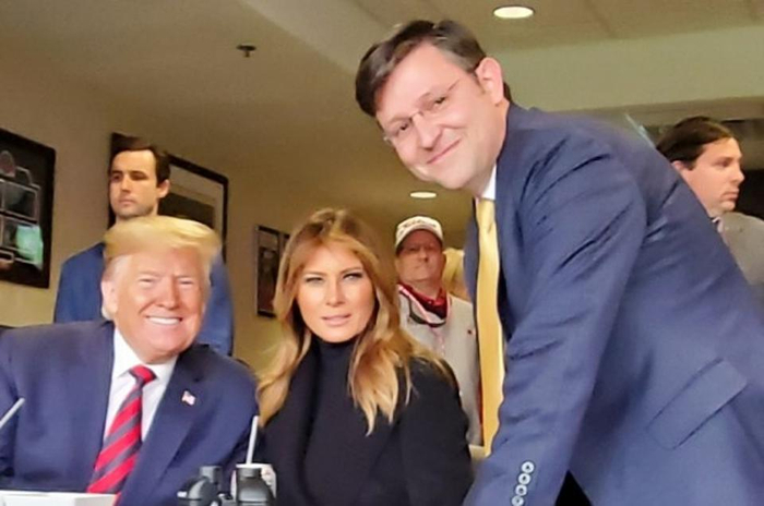 约翰逊与特朗普夫妇 资料图