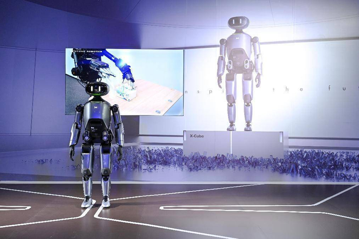 自研双足机器人