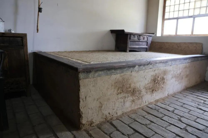 晏阳初先生当年住的土炕（复原）（4月19日摄）。新华每日电讯记者谢锐佳摄