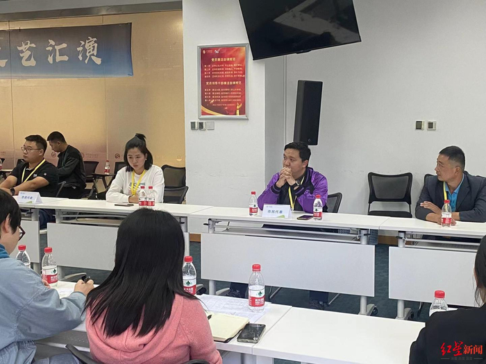 ▲成都12345热线市民代表座谈会