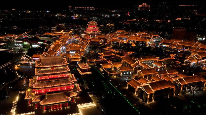 这是10月26日拍摄的河北省沧州市南川老街夜景（无人机照片）。新华社记者 骆学峰 摄