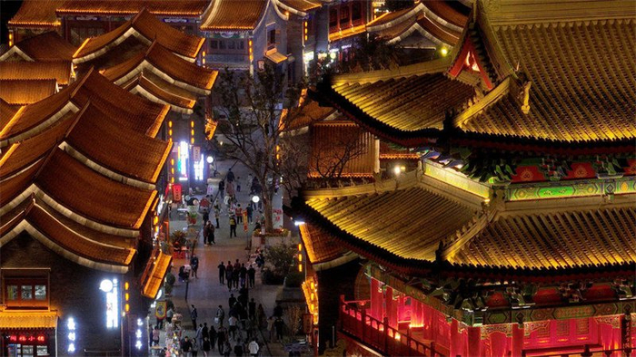 10月26日，游客在河北省沧州市南川老街休闲游玩（无人机照片）。新华社记者 骆学峰 摄