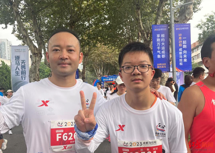 ▲16岁的付湘睿和父亲付余强