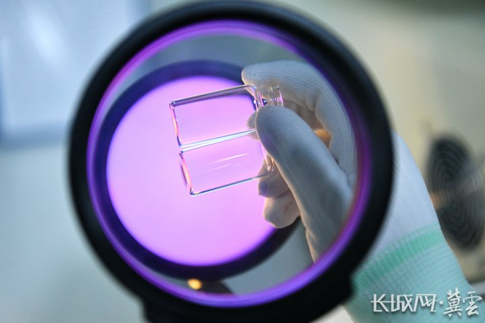 沧州四星光热玻璃有限公司生产的高端特种药用中性硼硅玻璃瓶。 通讯员 苑立伟 摄