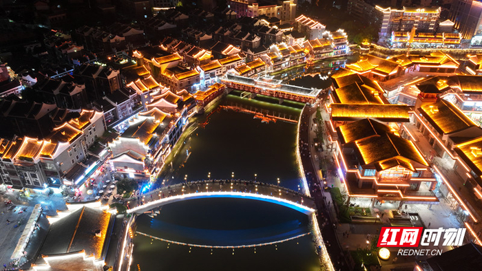 裕后街夜景.(黄建华/摄)