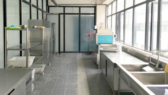 图:新建成的该企业单位厨房现场环境实拍