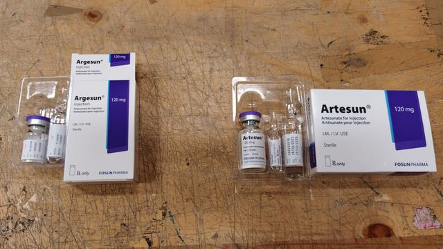 第一代注射用青蒿琥酯Artesun和第二代产品Argesun。俞陶然摄