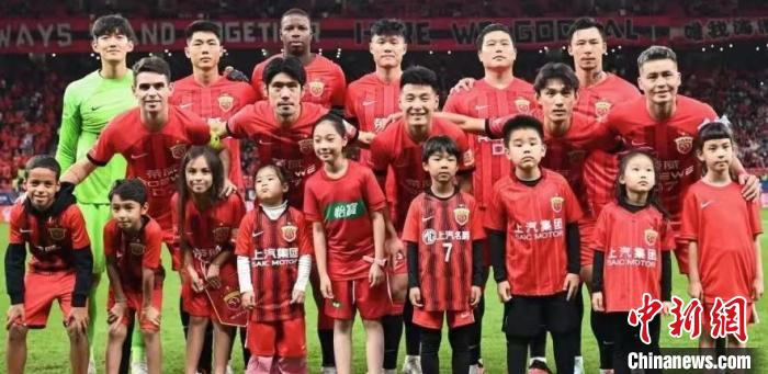 10月29日，上海海港时隔5年再夺中超冠军。中超联赛供图