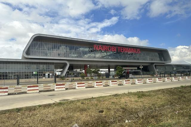 记者去采访路上经过内罗毕南站。郑朕摄
