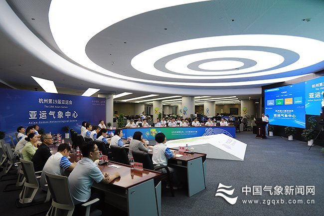 9月23日，在亚运气象中心，智慧气象成果应用于亚运会开幕式天气会商中。图/文 岳毅