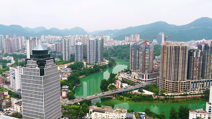 铜仁市锦江河穿城而过。铜仁市融媒体中心供图