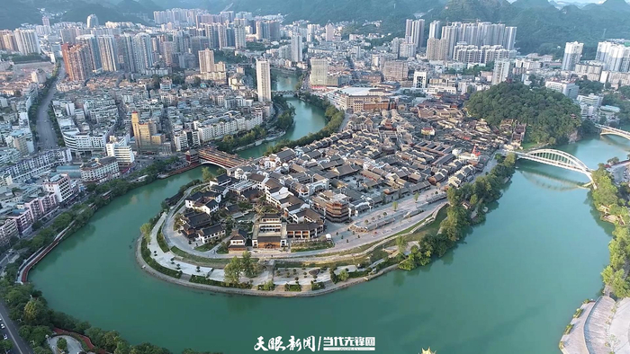 铜仁城区，山水环绕。铜仁市融媒体中心供图