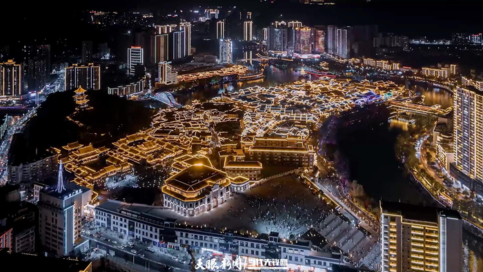 铜仁中南门古城夜景。铜仁市融媒体中心供图