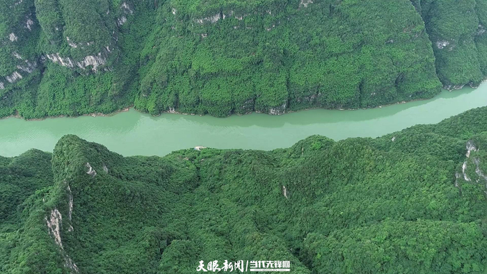 流经铜仁境内的乌江。铜仁市融媒体中心供图